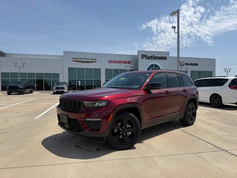 Used 2025 Jeep Grand Cherokee Limited w/ Luxury Tech Group II AWD/4WD image 1