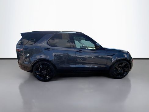New 2025 Land Rover Discovery Dynamic SE image 6