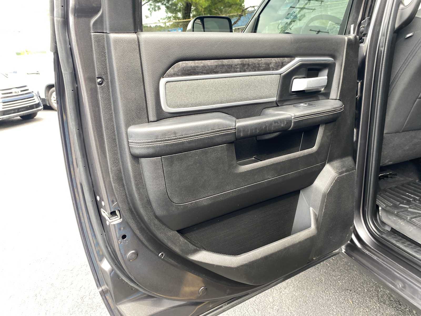 Used 2022 RAM 2500 Big Horn w/ Level C Equiment Group AWD/4WD image 38
