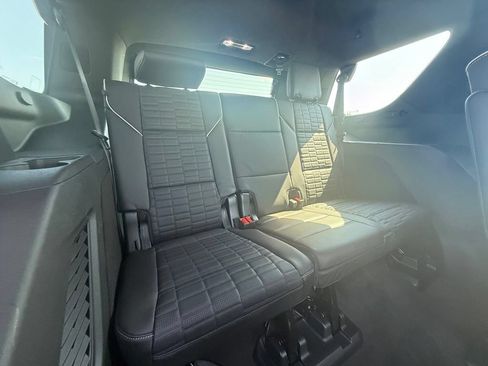 Certified 2025 Cadillac Escalade Sport Platinum w/ LPO, ONYX Package AWD/4WD image 35