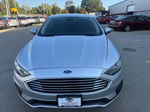 Used 2019 Ford Fusion SE image 4