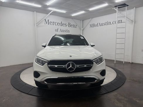 Used 2026 Mercedes-Benz GLC 300 image 2