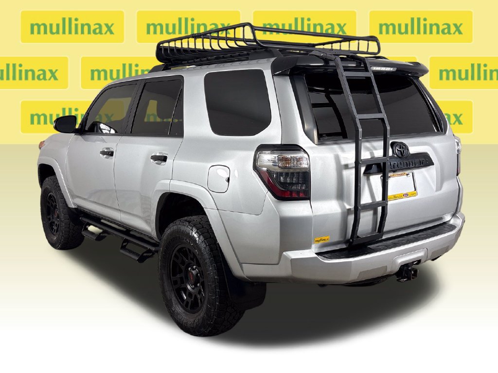 Used 2021 Toyota 4Runner Venture w/ Moonroof Package AWD/4WD image 9