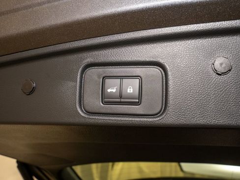 New 2025 Nissan Pathfinder SV image 7