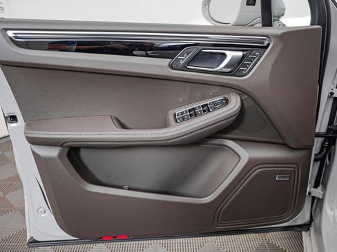 New 2026 Porsche Macan image 27