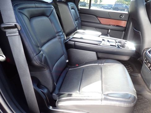 Used 2020 Lincoln Navigator Reserve image 12