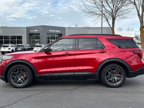 Used 2025 Ford Explorer ST image 7