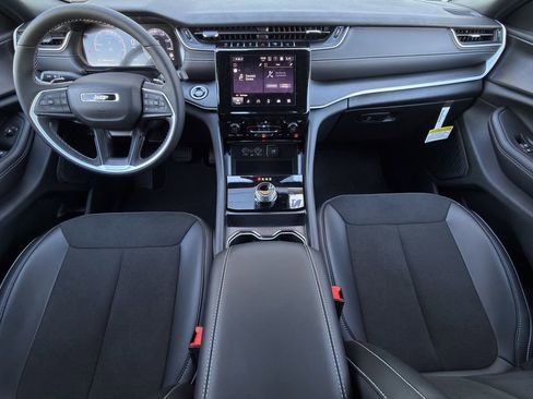 New 2025 Jeep Grand Cherokee L Altitude RWD image 9