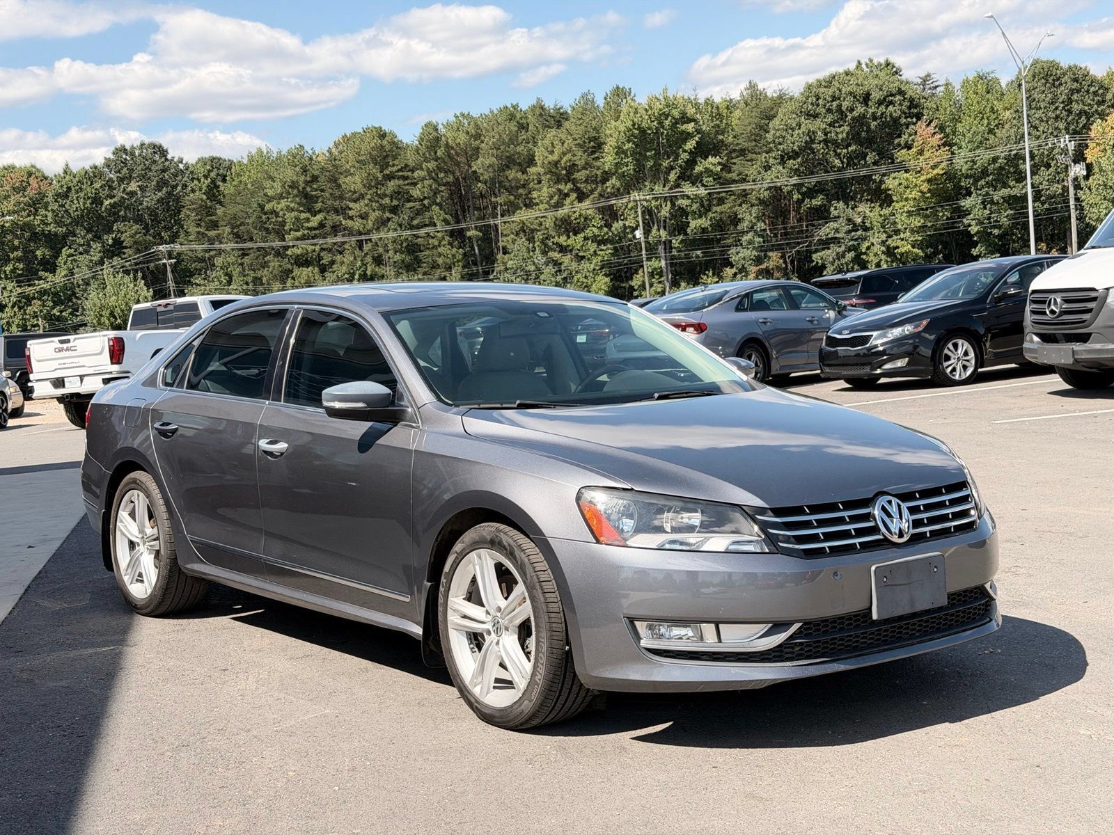 Used 2015 Volkswagen Passat TDI SEL Premium FWD image 2