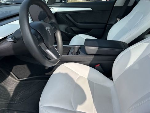 Used 2023 Tesla Model 3 Standard Range image 11