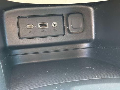 Used 2023 Chevrolet Equinox LS w/ Midnight Edition FWD image 30