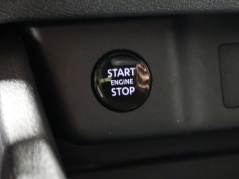 Used 2024 Nissan Rogue SV image 28