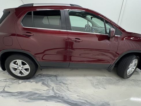 Used 2016 Chevrolet Trax LT w/ LT Sun and Sound Package FWD image 9