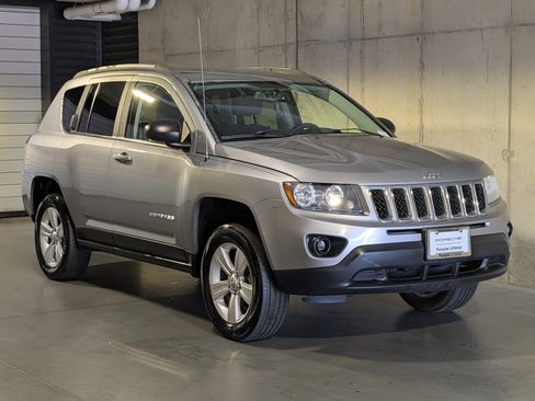 Used 2016 Jeep Compass Sport w/ Power Value Group AWD/4WD image 11