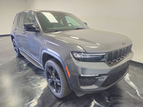 Used 2024 Jeep Grand Cherokee Limited w/ Luxury Tech Group II AWD/4WD image 21