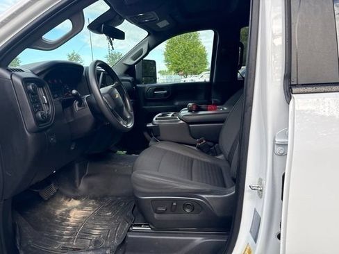 Used 2024 Chevrolet Silverado 2500 Custom w/ Custom Convenience Package AWD/4WD image 8