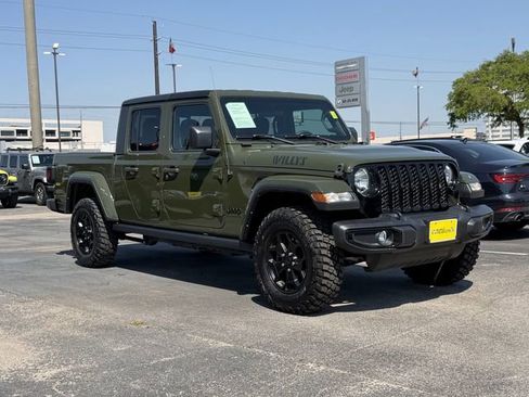 Used 2023 Jeep Gladiator Sport image 2