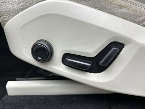 Used 2016 Volvo XC90 T5 Momentum image 12