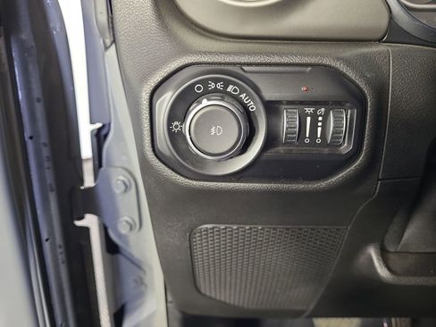 Used 2019 Jeep Wrangler Unlimited Sport S AWD/4WD image 14