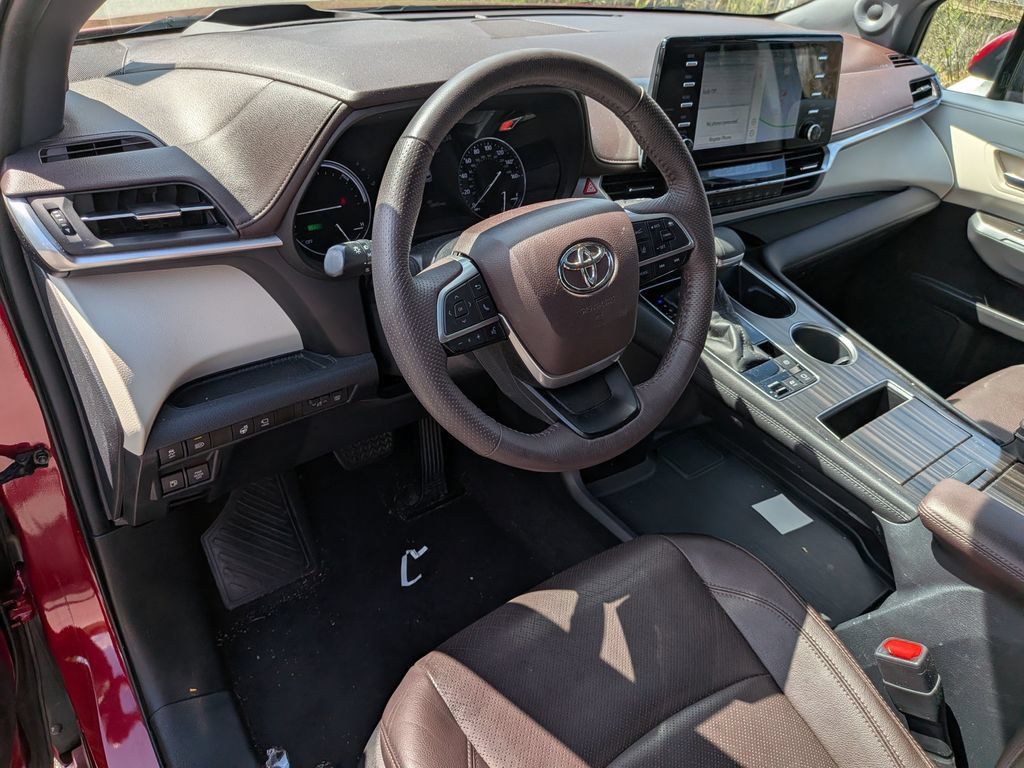 Used 2021 Toyota Sienna Platinum FWD image 13