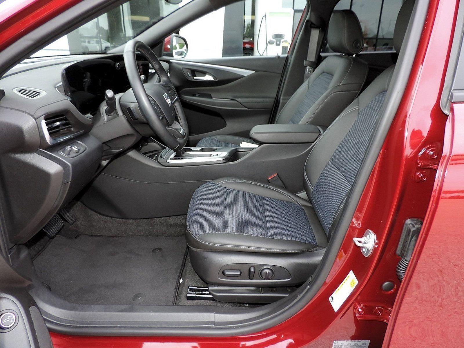 Used 2025 Buick Envista Preferred w/ Convenience I Package FWD image 12