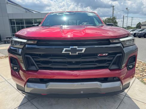 Used 2023 Chevrolet Colorado Z71 w/ Z71 Convenience Package 2 AWD/4WD image 3