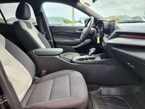 Used 2024 Chevrolet Trax RS FWD image 9
