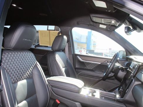 Used 2024 GMC Acadia Denali image 19