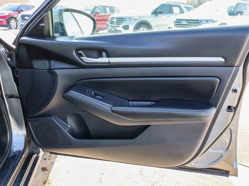 Used 2022 Nissan Altima 2.5 SV FWD image 17