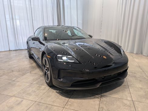 Used 2025 Porsche Taycan image 6