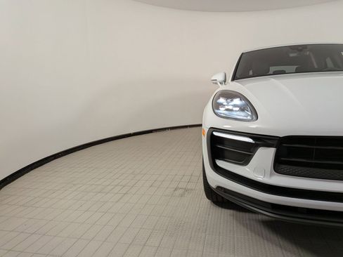 Certified 2025 Porsche Macan Turbo AWD/4WD image 11