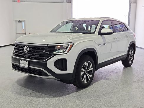 New 2026 Volkswagen Atlas Cross Sport SE image 2