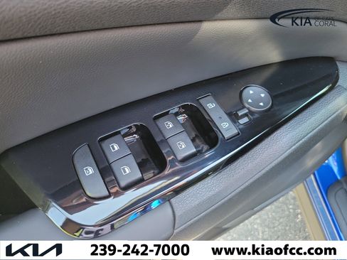 Used 2025 Kia Sportage EX FWD image 21