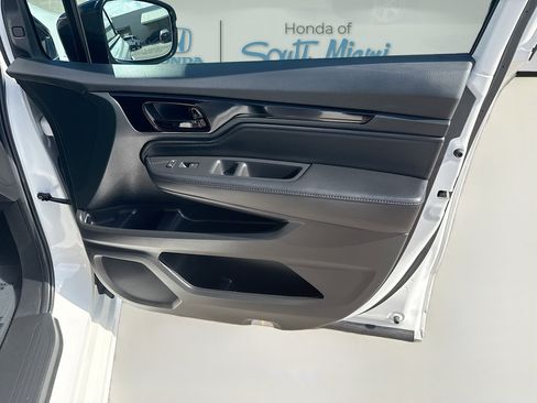 Certified 2024 Honda Odyssey Elite image 34