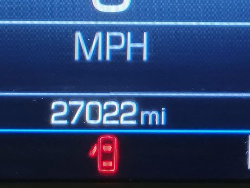 Used 2024 GMC Terrain SLE image 3