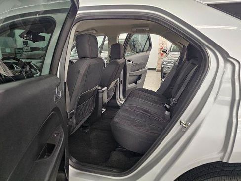 Used 2017 Chevrolet Equinox LT w/ Convenience Package FWD image 9