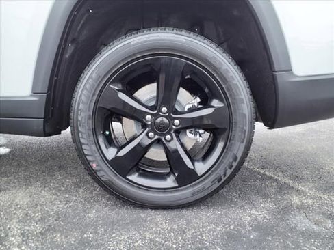 New 2025 Jeep Grand Cherokee L Laredo AWD/4WD image 4