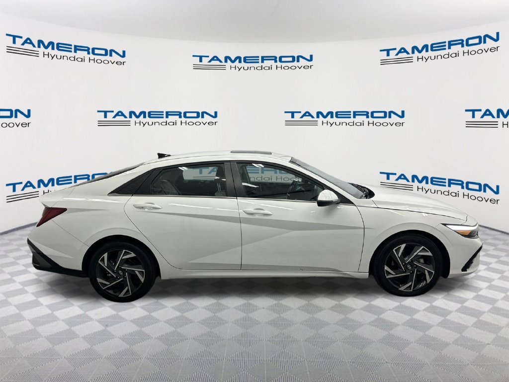 Used 2025 Hyundai Elantra Limited FWD image 6