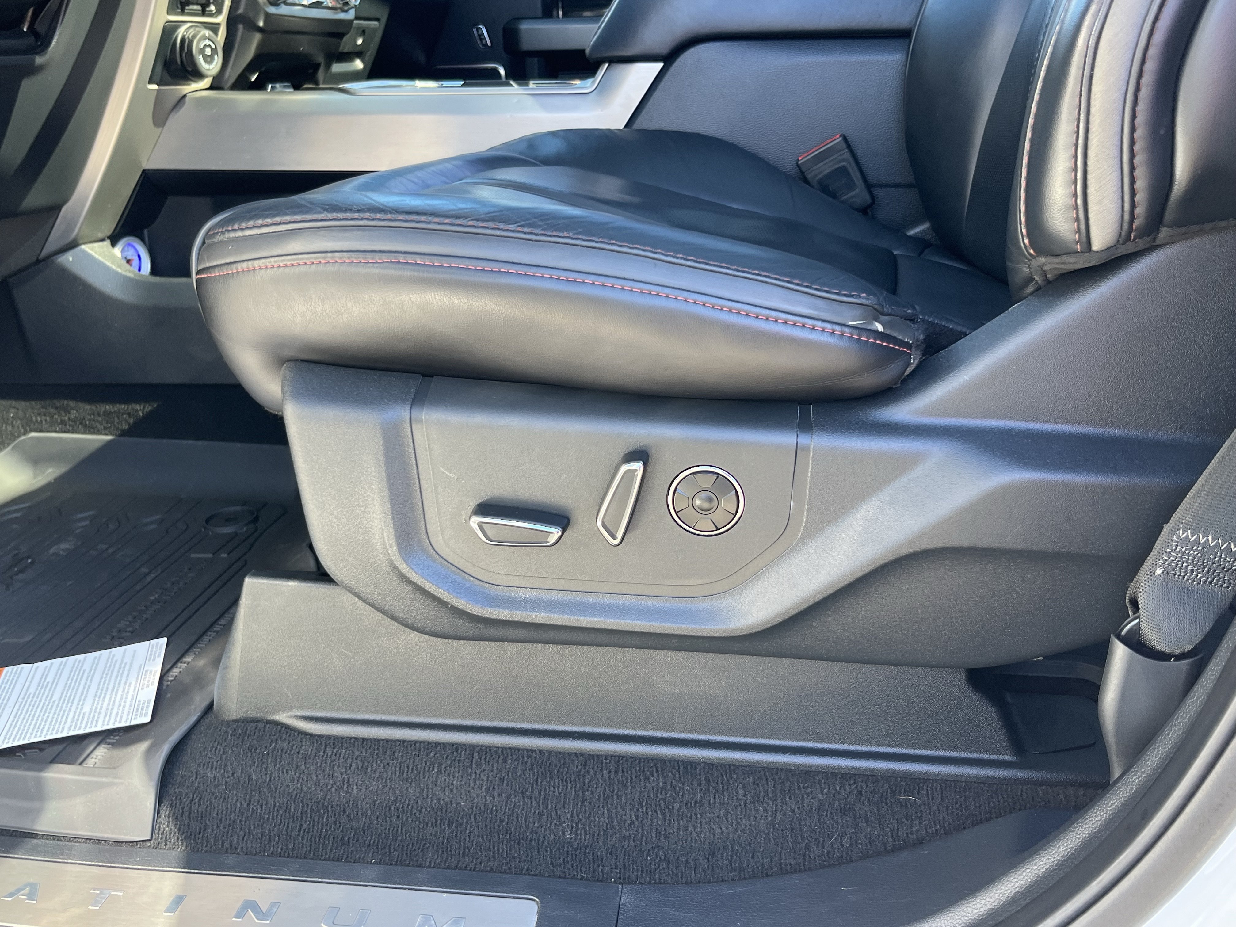 Used 2022 Ford F350 Platinum w/ FX4 Off-Road Package AWD/4WD image 17