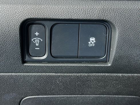 Used 2024 Kia Sorento S image 17