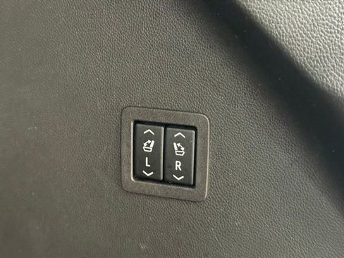 Used 2023 Buick Enclave Avenir w/ Avenir Technology Package image 6