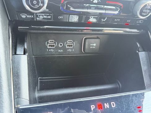 Used 2022 Jeep Grand Cherokee Overland AWD/4WD image 28