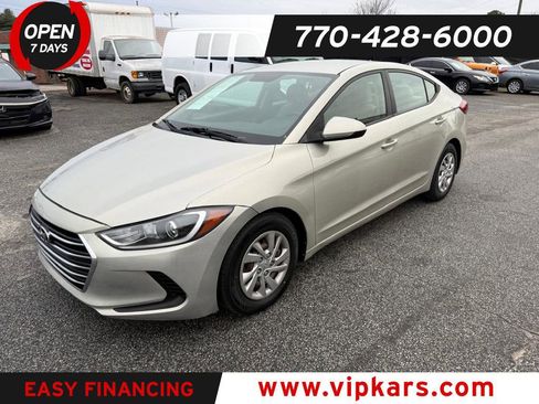 Used 2017 Hyundai Elantra SE image 1
