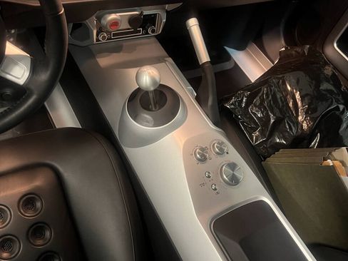 Used 2006 Ford GT RWD image 12