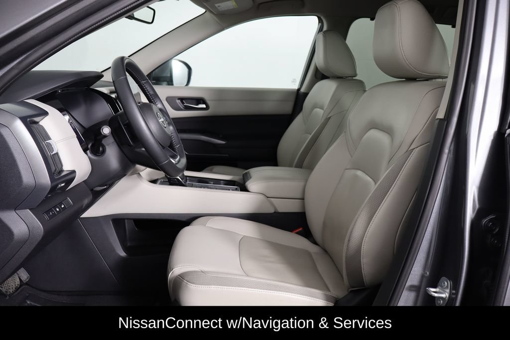 Used 2024 Nissan Pathfinder SL w/ Black Appearance Package FWD image 14