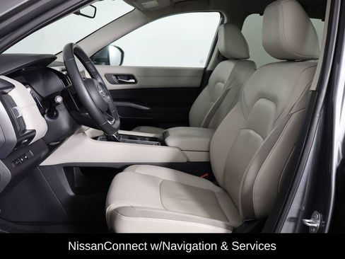 Used 2024 Nissan Pathfinder SL w/ Black Appearance Package FWD image 14