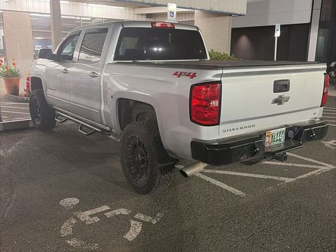 Used 2018 Chevrolet Silverado 1500 LT w/ All Star Edition AWD/4WD image 4