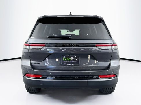 Used 2025 Jeep Grand Cherokee Altitude AWD/4WD image 7