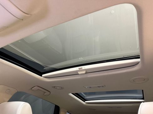 Used 2023 Buick Enclave Avenir image 12