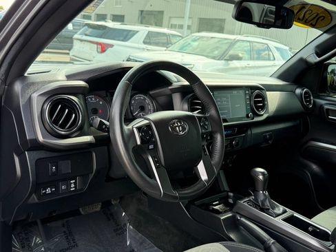 Used 2021 Toyota Tacoma TRD Off-Road AWD/4WD image 4